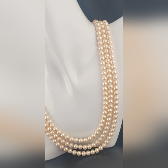 Monet 1960 Hand Knotted Triple  Strand Cream Pearl 9.6mm 17" Cascading Necklace - Picture 5 of 9